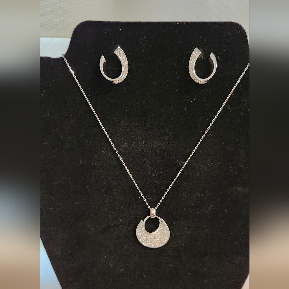 Swarovski Crystal Circle Necklace and Earring Set